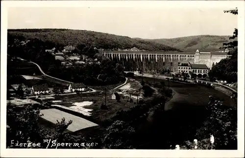 Foto Ak Vöhl am Edersee Hessen, Edersee mit Sperrmauer