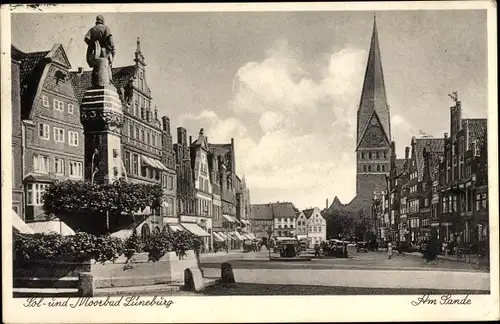 Ak Lüneburg in Niedersachsen, Partie am Sande, Kirche, Brunnen, Giebelhäuser