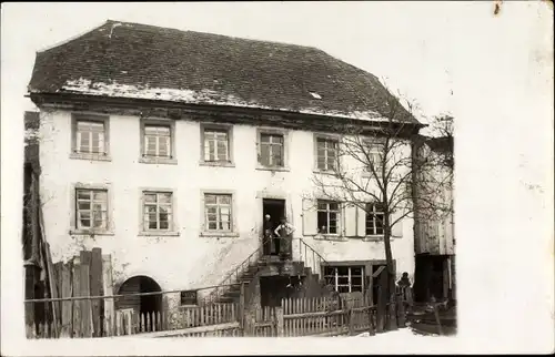 Foto Ak Dresden, Wohnhaus mit Garten, Anwohner