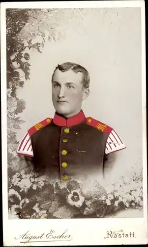 Foto Deutscher Soldat in Uniform, Regt. 111, Fotograf August Escher, Rastatt