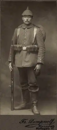 Foto Deutscher Soldat in Uniform, Ausrüstung, Fotograf Fr. Dempwolf, Hannover