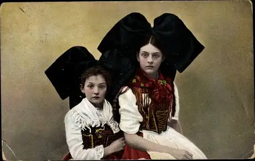 Ak Zwei Mädchen in Volkstrachten aus dem Elsass