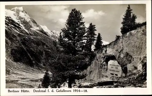 Ak Tirol, Berliner Hütte, Denkmal f. d. Gefallenen 1914-18