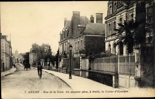 Ak Segré Maine et Loire, Rue de la Gare, Caisse d'Epargne