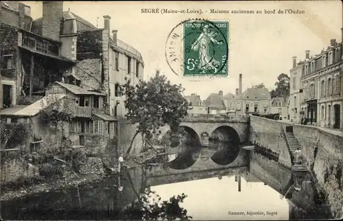 Ak Segré Maine et Loire, Maisons anciennes au bord de l'Oudon