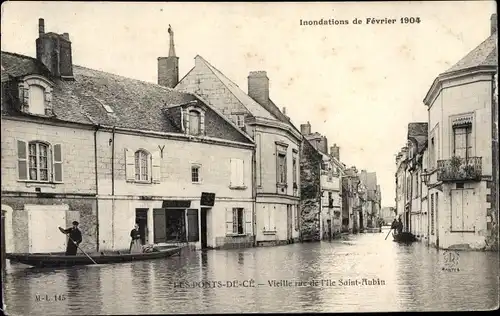 Ak Les Ponts de Cé Maine et Loire, Inondations 1904, Vieille rue de l'ile Saint Aubin