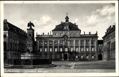 Ak Ludwigsburg in Baden Württemberg, Schlosshof, Westseite, Brunnen