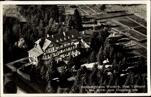 Ak Villingen Schwenningen im Schwarzwald, Genesungsheim Waldeck, Fliegeraufnahme