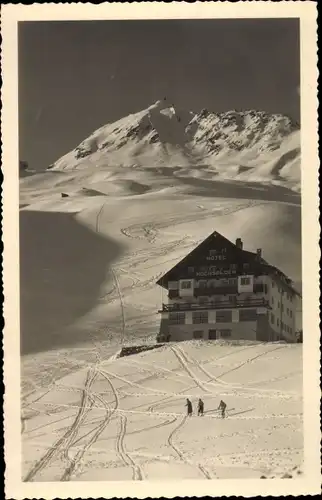 Ak Hochsölden Sölden in Tirol, Berghotel, Skiläufer