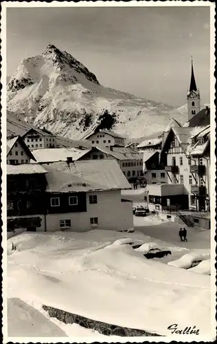 Foto Ak Galtür in Tirol, Ortspartie, Hotel, Kirchturm