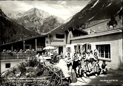 Ak Imst in Tirol, Schuhplattler Gruppe vor der Latschenhütte, Fensterltanz
