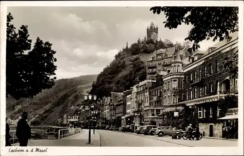 Ak Cochem an der Mosel, Straßenpartie mit Burg