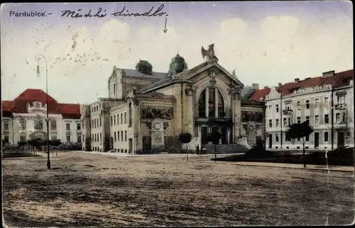 Ak Pardubice Pardubitz Stadt, Theaterplatz