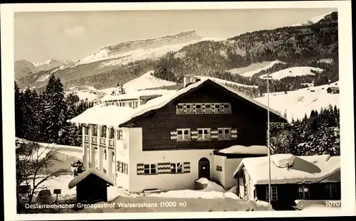 Ak Riezlern Mittelberg in Vorarlberg, Grenzgasthof Walserschanz, Winteransicht