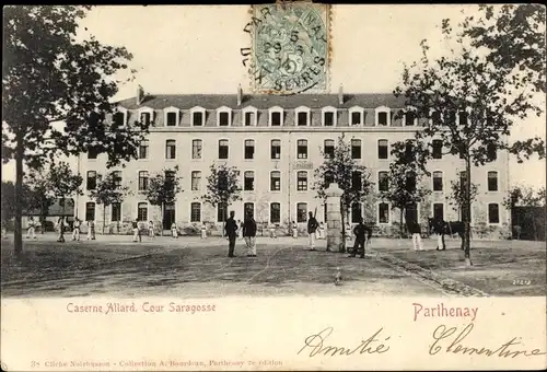 Ak Parthenay Deux Sèvres, Caserne Allard, Cour Saragosse