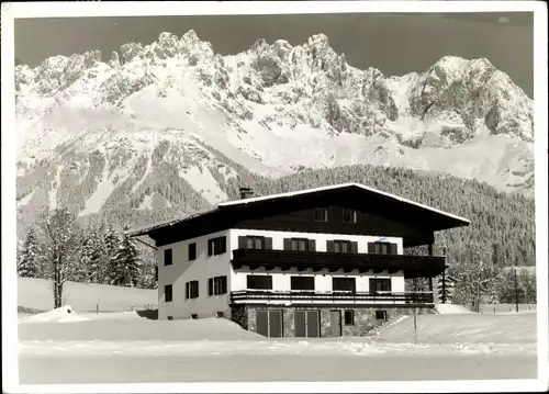 Foto Ak Going am Wilden Kaiser Kitzbühel in Tirol, Blick auf eine Pension, Gebirge