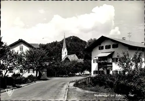 Ak Niederndorf in Tirol, Straßenpartie mit Kirche