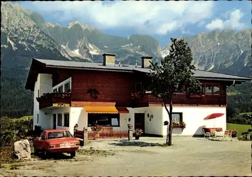 Ak Ellmau am Wilden Kaiser in Tirol, Haus Neuschmied, Auto
