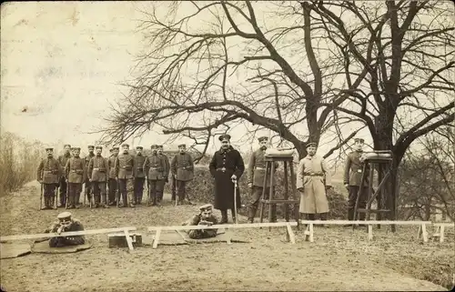 Foto Ak Deutsche Soldaten, Schießübung, Kaiserreich, I. WK, Uniform