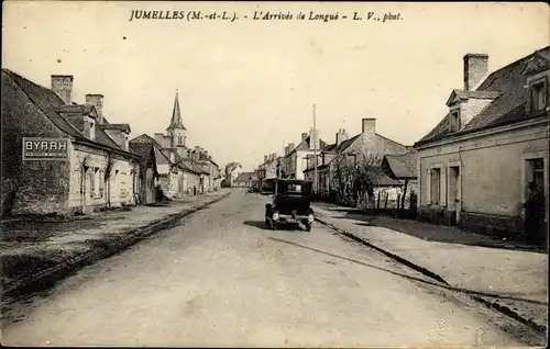 Ak Jumelles Maine et Loire, L'Arrivee de Longue