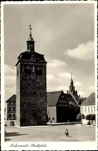 Ak Luckenwalde in Brandenburg, Kirche, Marktplatz