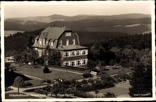 Ak Masserberg im Thüringer Schiefergebirge, Blick zum Haus Hertha mit Gartenanlage