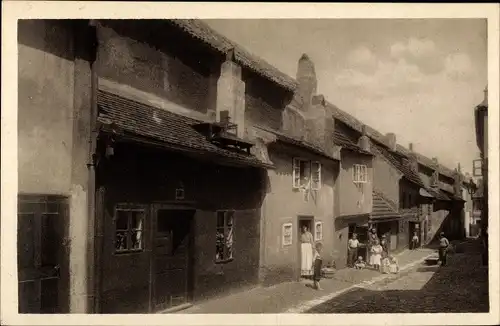 Ak Praha Prag Tschechien, Goldene Gasse, Bewohner am Haus