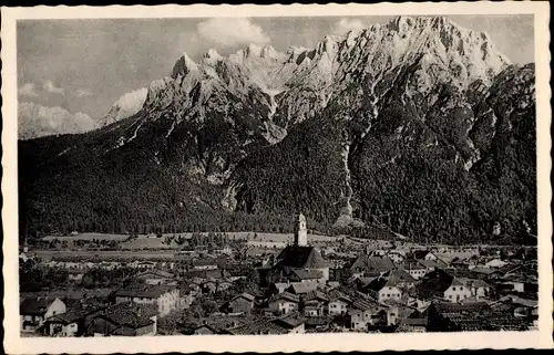 Ak Mittenwald in Oberbayern, Blick auf den Ort, Karwendel