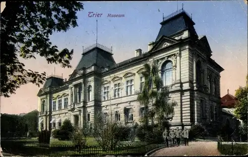 Ak Trier an der Mosel, Blick auf das Museum, Gebäude, Garten, Park