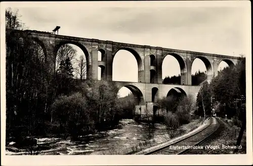Ak Pöhl Sächs. Vogtland, Elstertalbrücke, Gleise