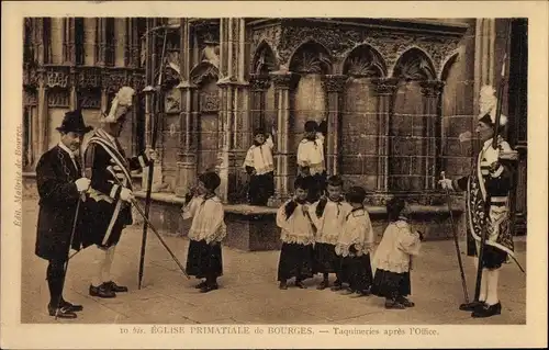 Ak Bourges Cher, Eglise Primatiale, Taquinieres apres l'Office