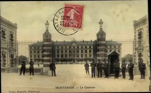 Ak Montargis Loiret, La Caserne