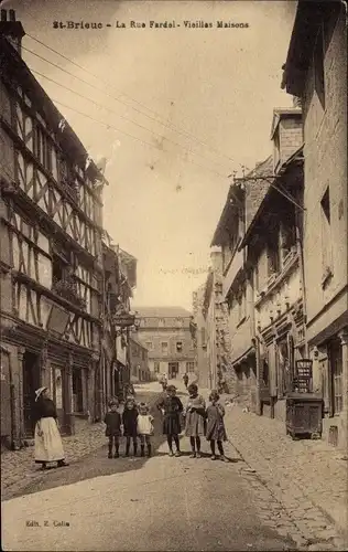 Ak Saint Brieuc Côtes d'Armor, La Rue Fardel, Vieilles Maisons