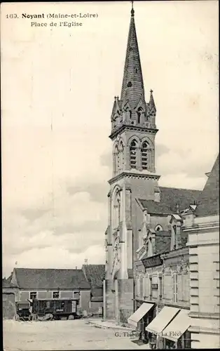 Ak Noyant Maine et Loire, Place de l'Église