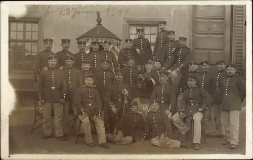 Foto Ak Deutsche Soldaten in Uniformen, Gruppenaufnahme, Übung 1911