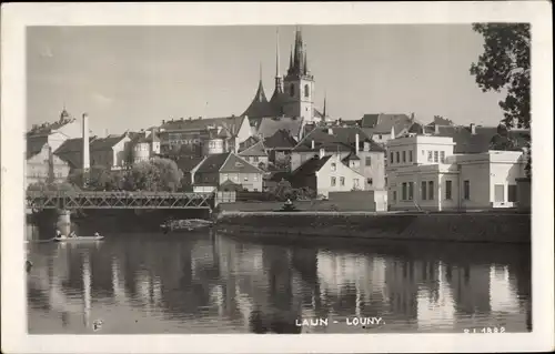 Foto Ak Louny Laun Region Aussig, Blick auf den Ort, Brücke, Fluss