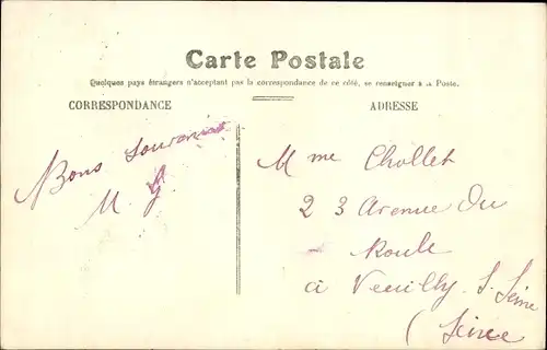 Ak Montargis Loiret, Stadtpartie, Kirchturm, Häuser, Passanten