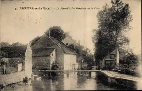 Ak Ferrières en Gâtinais Loiret, La Passerelle des Martinets sur la Clery