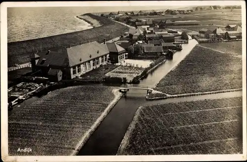 Ak Andijk Medemblik Nordholland Niederlande, Ort aus der Vogelschau