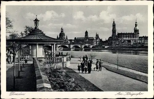 Ak Dresden Neustadt, Partie am Königsufer, Blick zur Altstadt, Frauenkirche