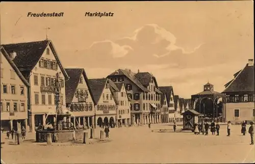 Ak Freudenstadt im Nordschwarzwald, Am Marktplatz