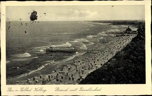 Ak Kołobrzeg Kolberg Pommern, Strand, Familienbad