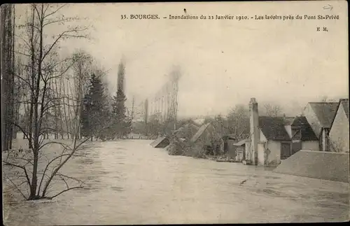 Ak Bourges Cher, Inondations du 22 Janvier 1910, Les lavoirs pres du Pont Saint Prive