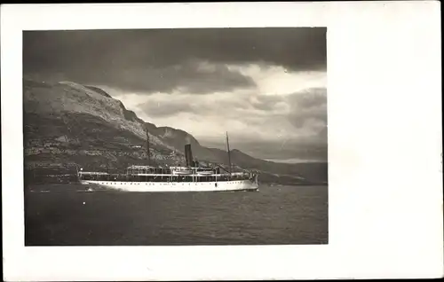 Foto Ak Österreichischer Passagierdampfer vor der Adriaküste