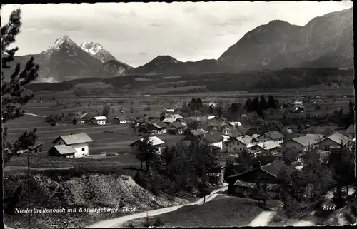 Ak Niederbreitenbach Langkampfen in Tirol, Blick auf den Ort mit Kaisergebirge