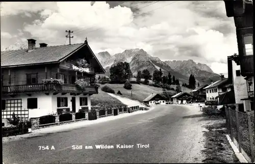 Ak Söll am Wilden Kaiser in Tirol, Straßenpartie im Ort