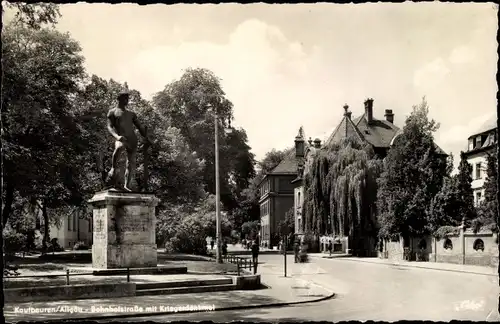 Ak Kaufbeuren an der Wertach in Schwaben, Bahnhofstraße, Kriegerdenkmal