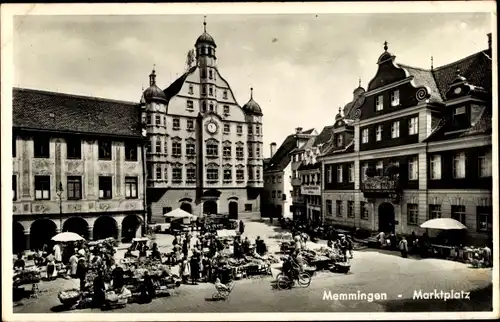 Ak Memmingen in Schwaben, Partie am Marktplatz, Rathaus