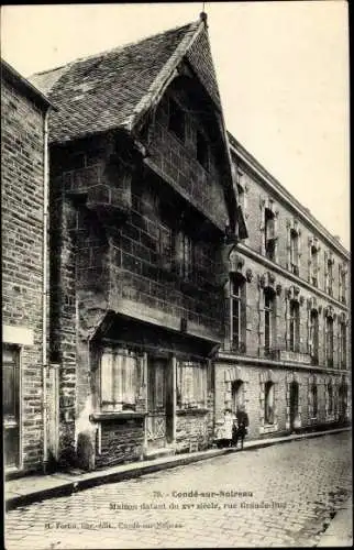 Ak Condé sur Noireau Calvados, Maison du XVe siecle, rue Grande Rue