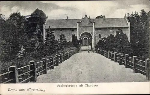 Ak Ahrensburg in Holstein, Schlossbrücke, Thorhaus